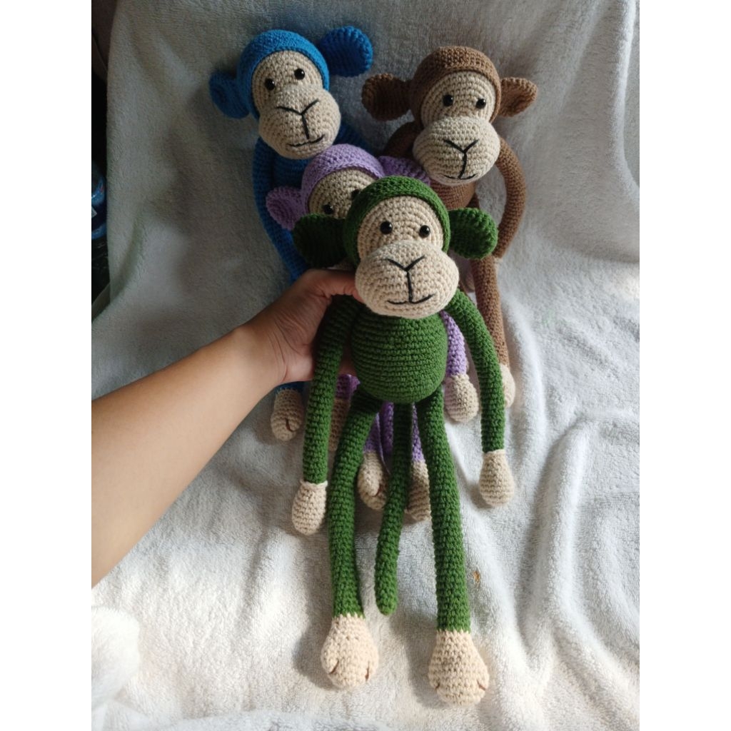 Monyet Ekor Panjang Rajut