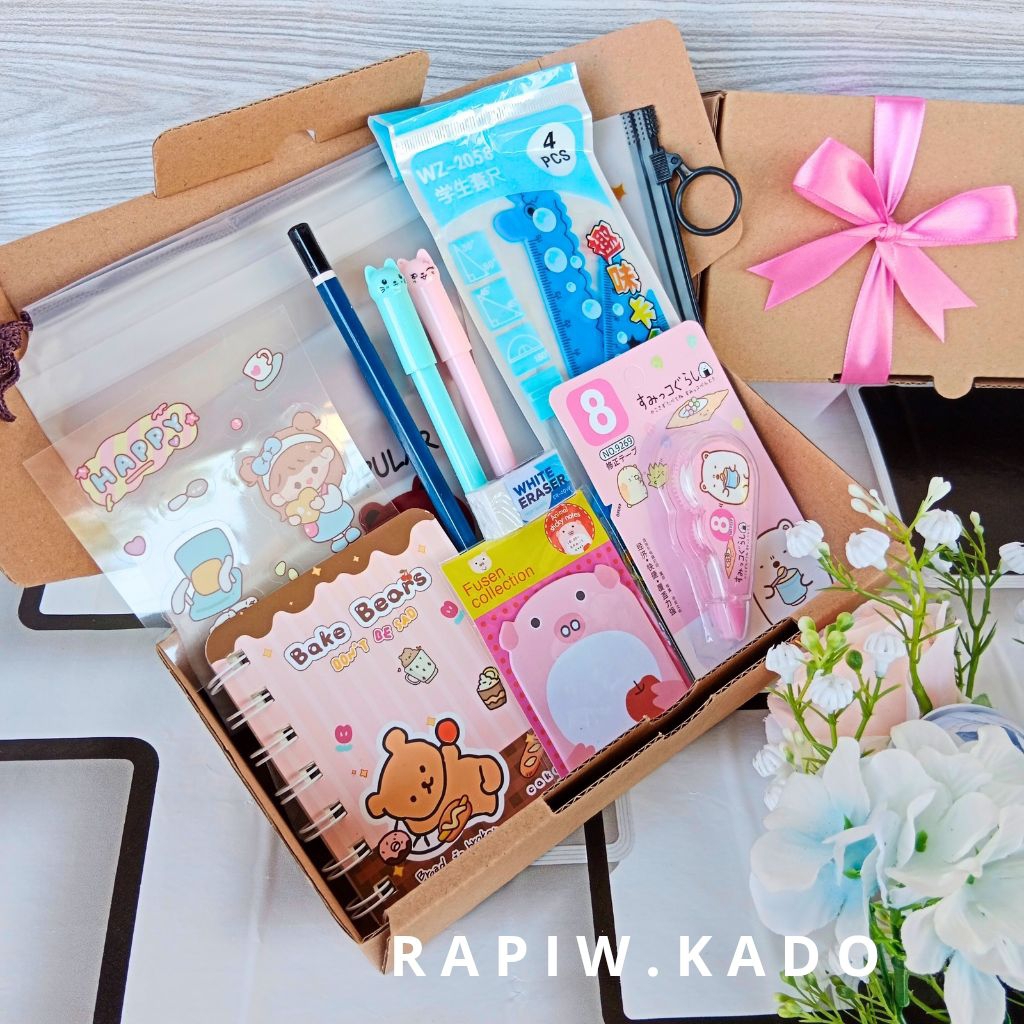 

Hampers Set Alat Tulis Lengkap | Kado Ulang Tahun | Hampers Stationery | Sovenir Ulang Tahun
