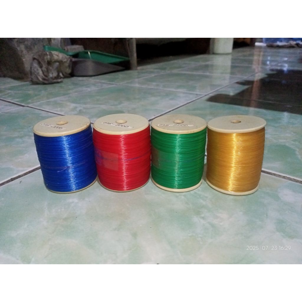 Senar Kenur Layangan Ukuran 0,35 Milimeter 2000 Yard