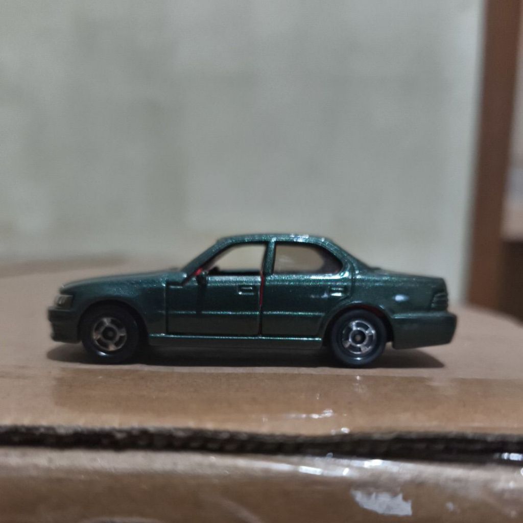 Tomica - 1990 Toyota Celsior No 17 Metallic Dark Green Tomy Merah