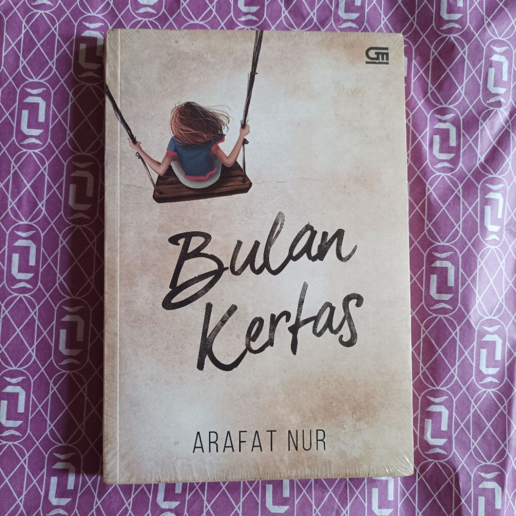 

Buku Bulan Kertas