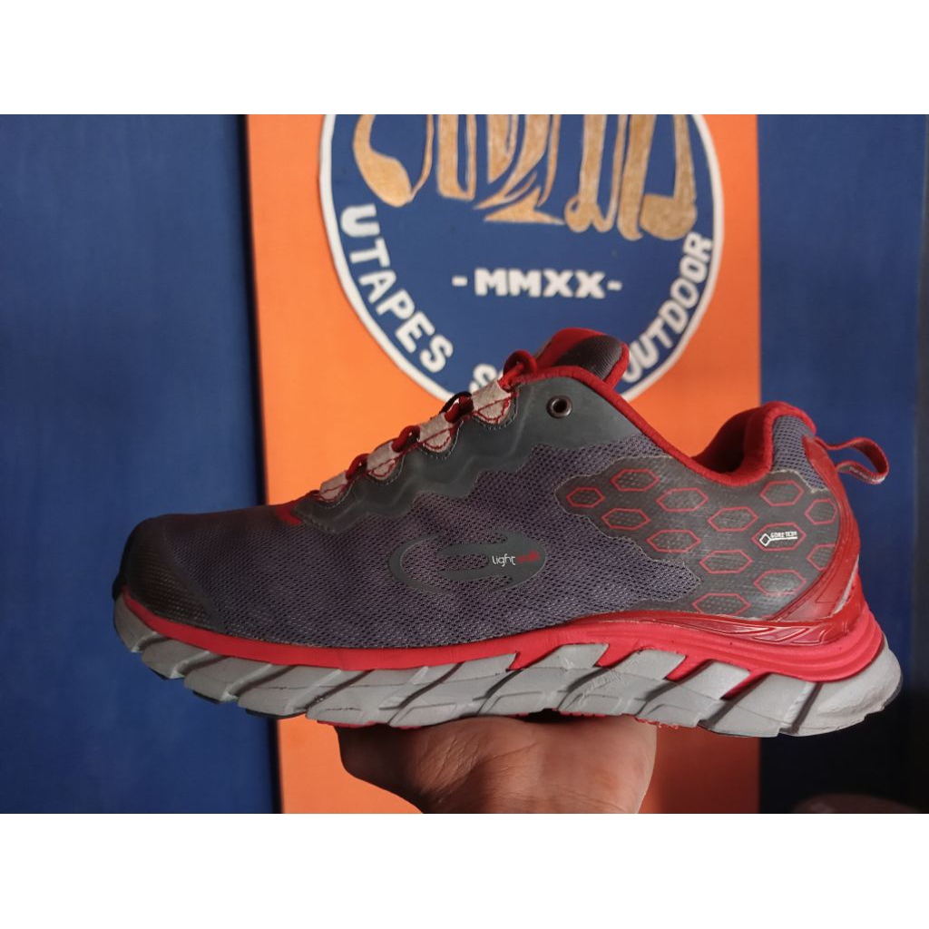 Sepatu Outdoor Eider