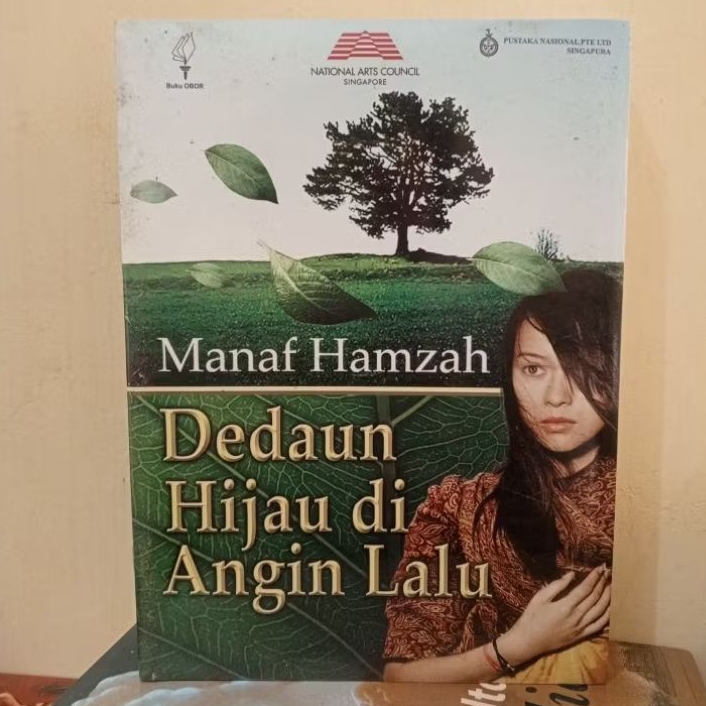 Novel Dedaun Hijau di Angin Lalu - Manaf Hamzah
