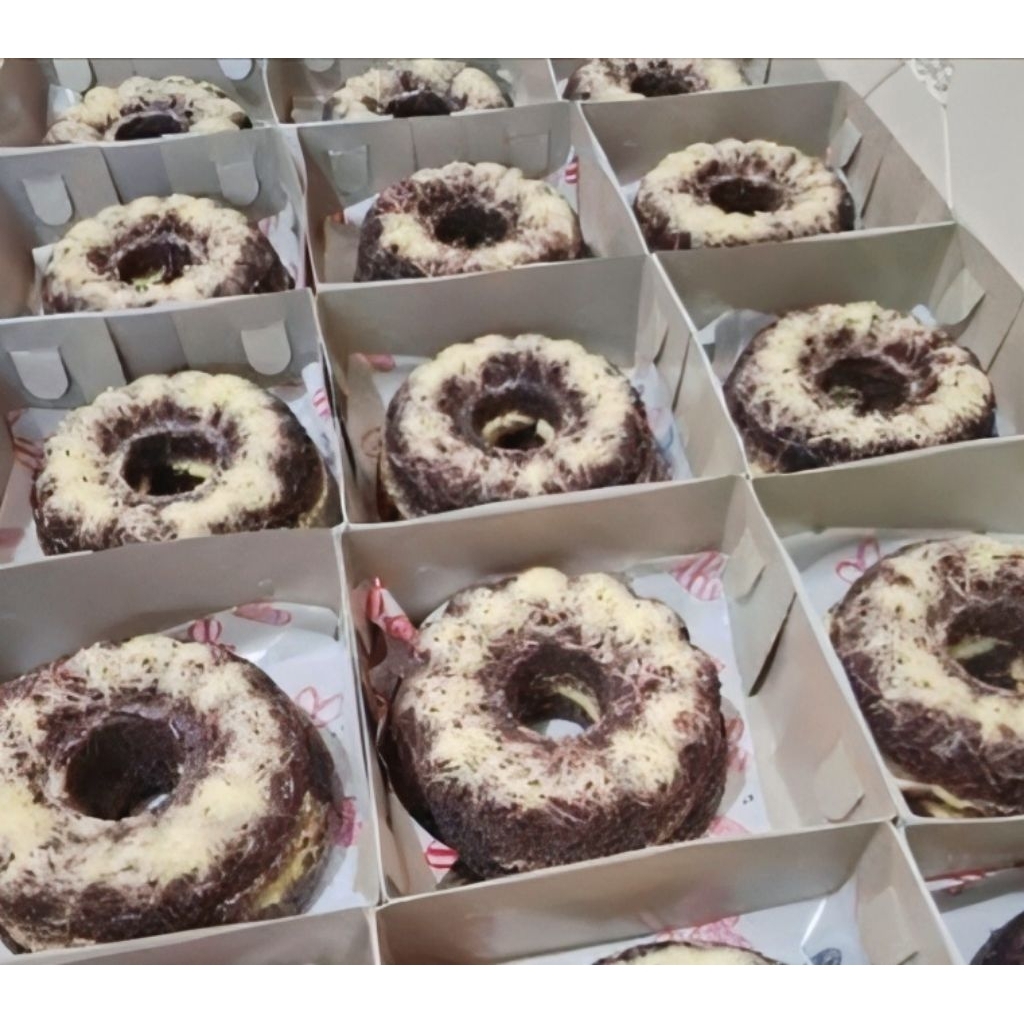 

Bolu Ketan Hitam Keju Lumer 12 cm |15cm