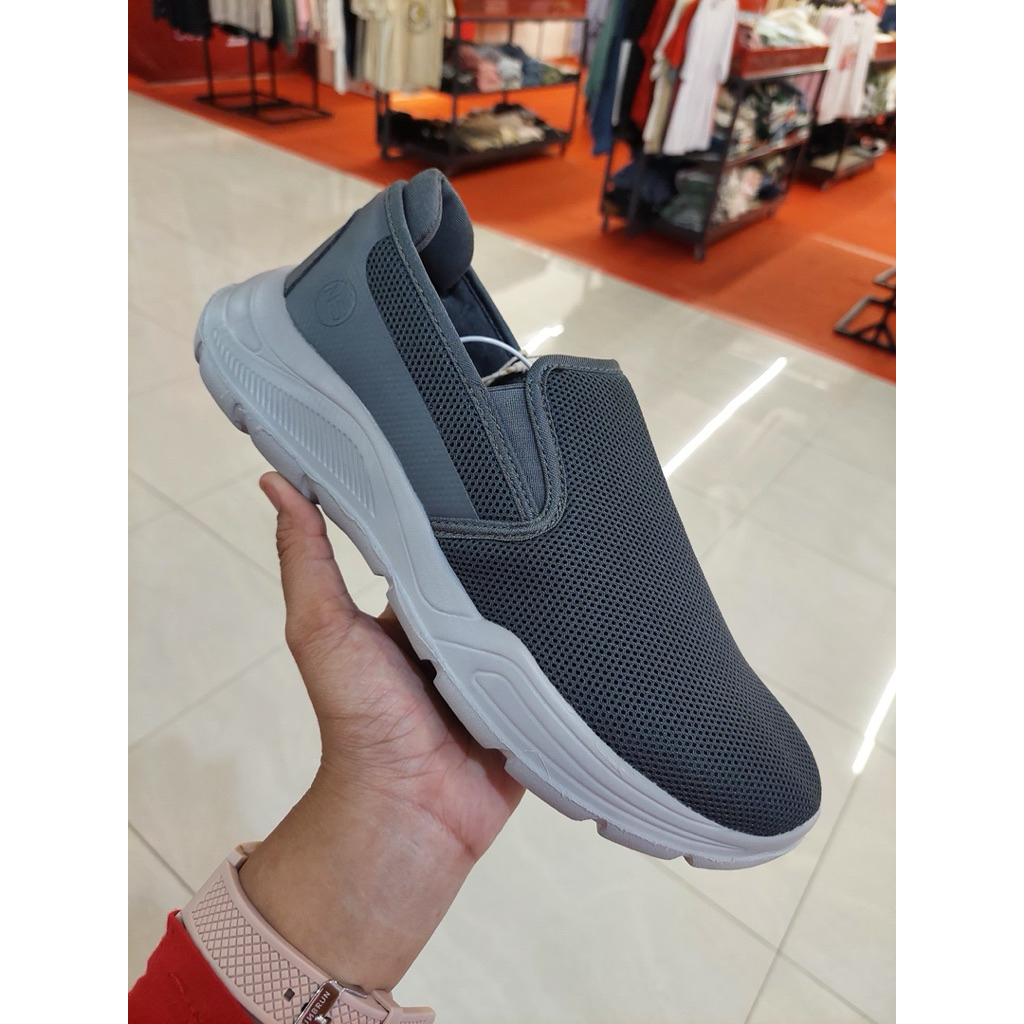 Nevada sepatu slip on pria ringan anti slip size 39-44