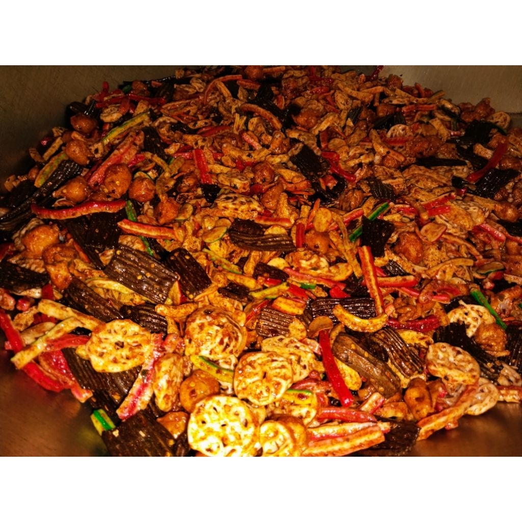 

KERUPUK SEBLAK MIX CAMPUR/KERUPUKJENGKOL/BETON/PEDO/BAWANG/BASRENG KEMASAN 250Gram EXSTRA PEDAS