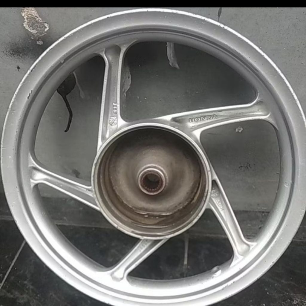 velg racing belakang Vario 110, beat, Scoopy injeksi.barang second original lepasan motor.