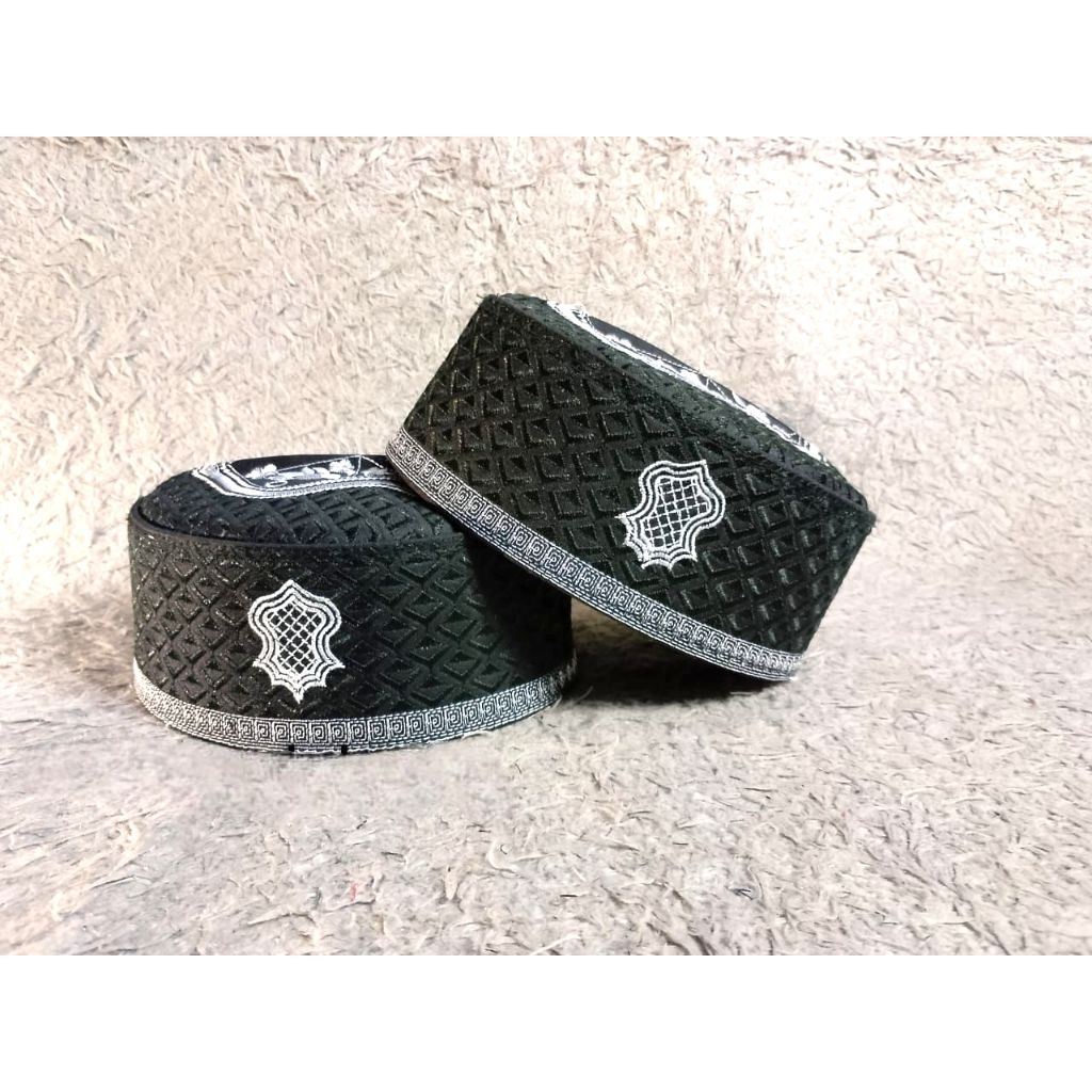 Grosir murah Peci Hitam Assagofah Tinggi 7 cm | Motif Eksklusif Minimalis, Jahit Bordir Rapi, Bahan 