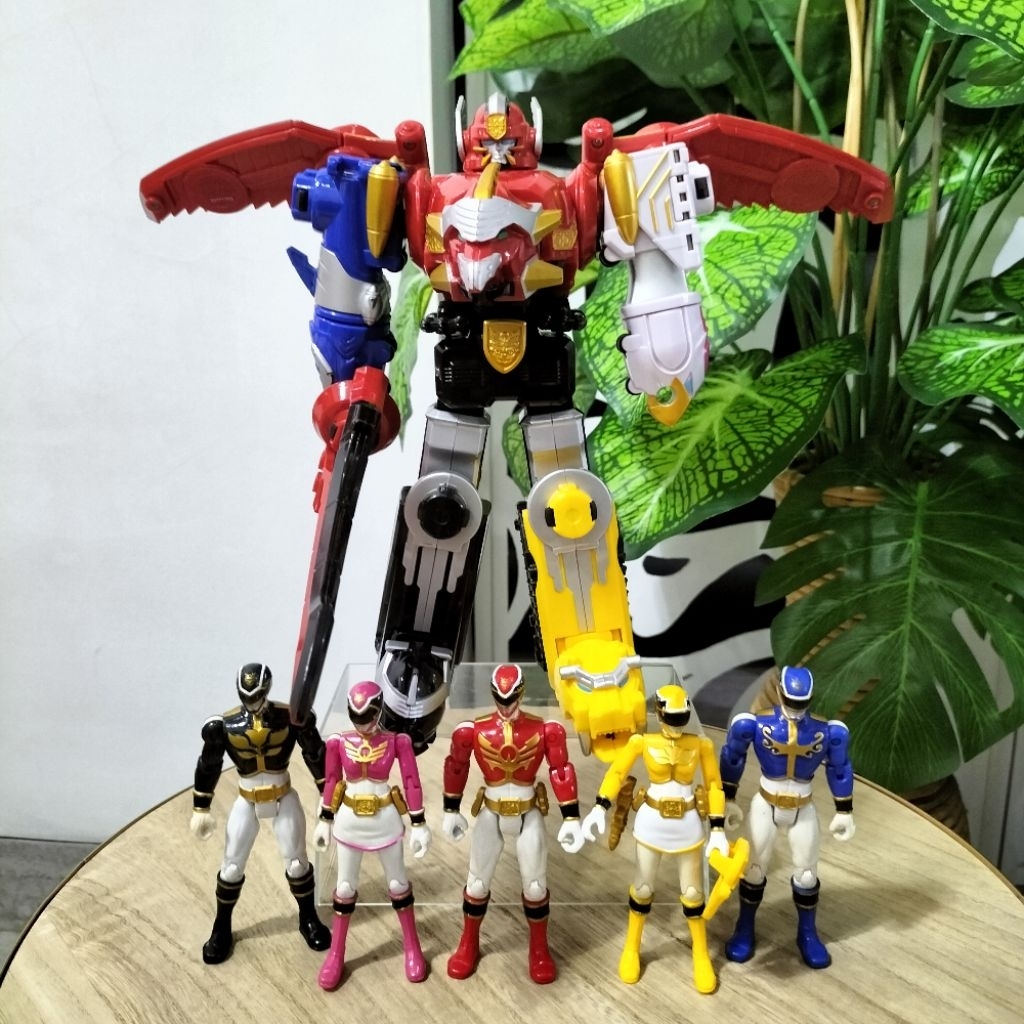 Megazord Megaforce + 5 Power Rangers Bandai