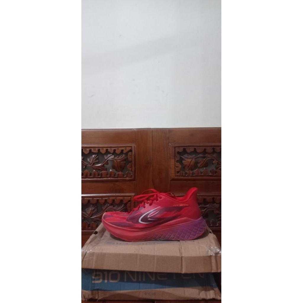 Sepatu Running Nineteen