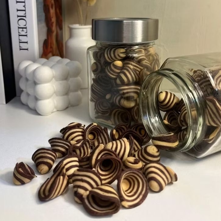 

Kue Kuping Gadjah Varian Chocolatte, Black Vanilla