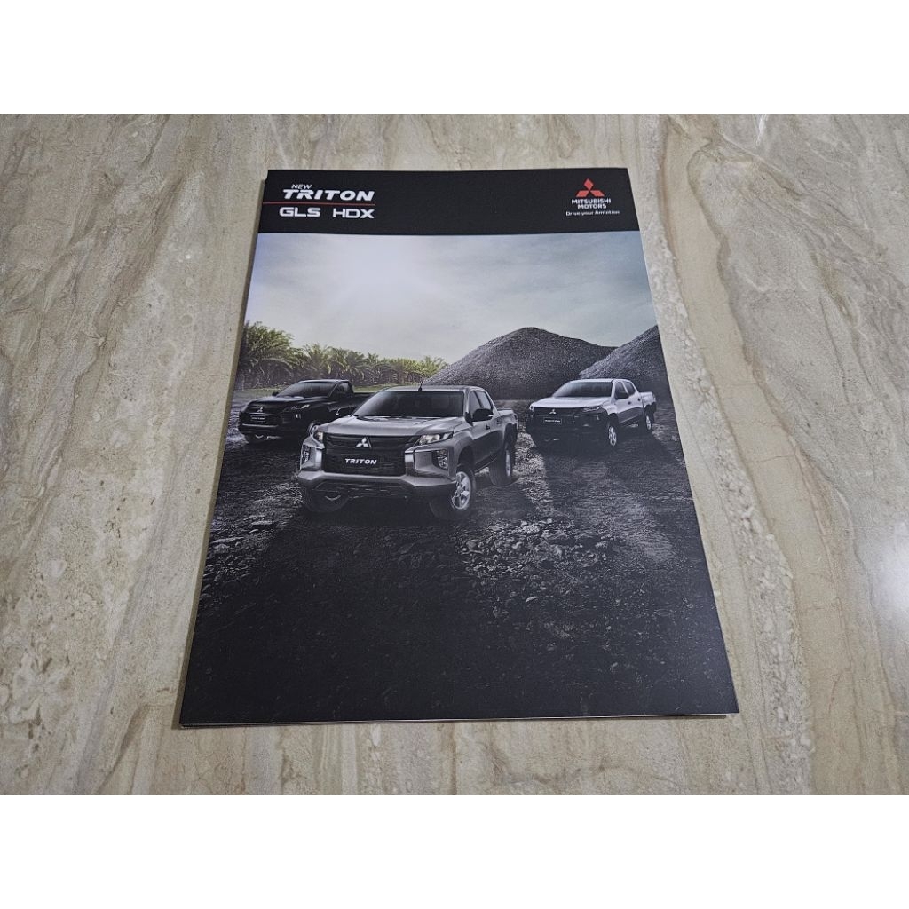 brosur katalog mobil mitsubishi triton gls hdx 2022 leaflet