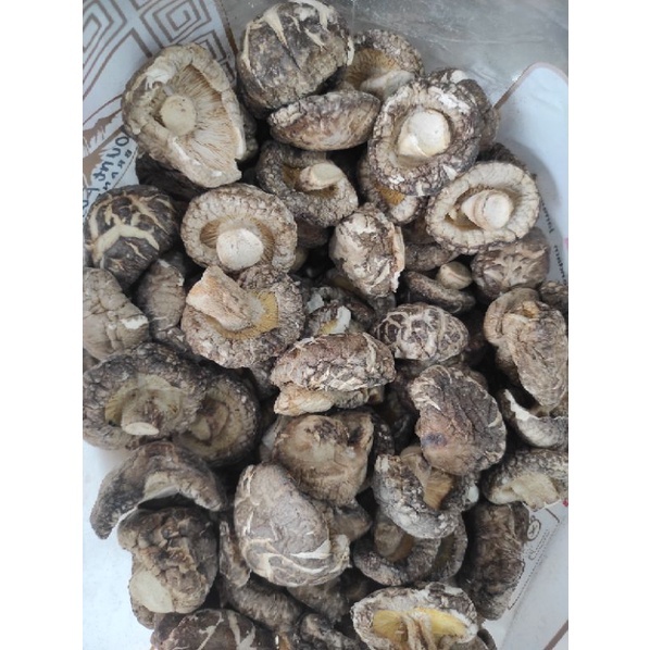 

hiongku hongkong / jamur shitake isi 50gr /shitake kering /hiongko /hiongku m
