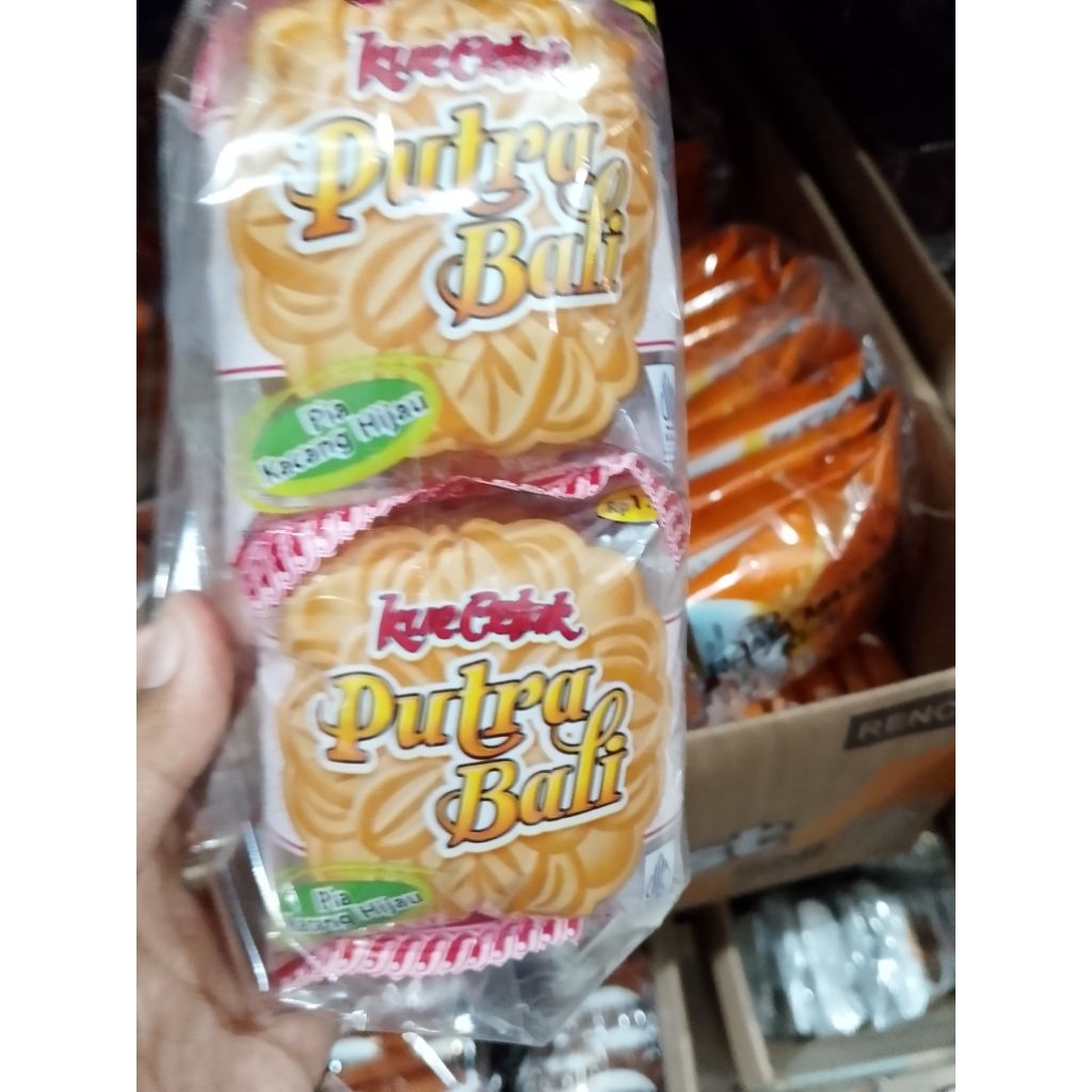 

Putra bali kue cekik
