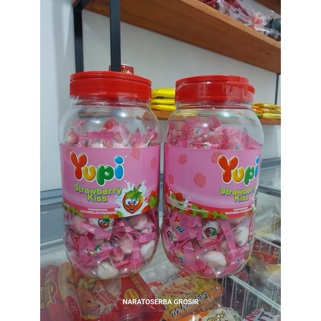 

Permen Yupi Toples Strawberry 300gr | Permen Yupi Kiss Jar