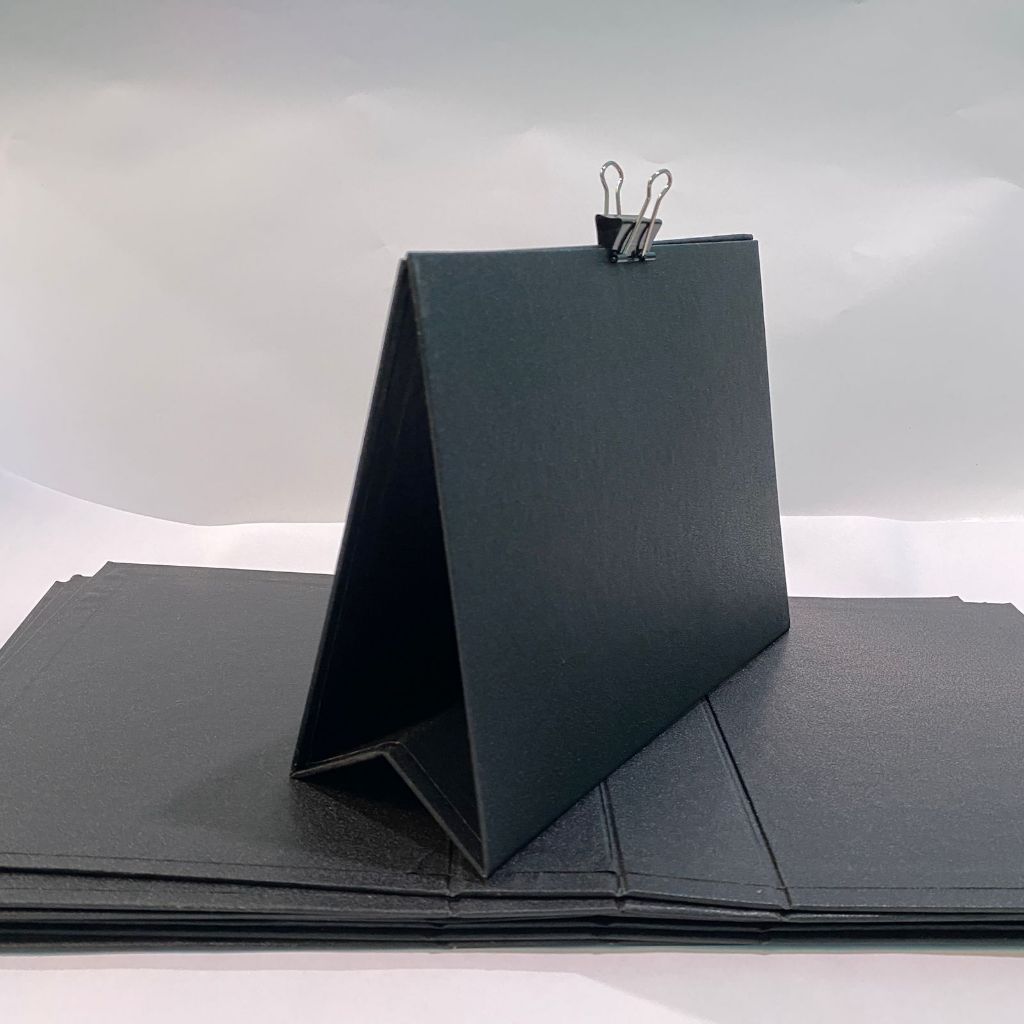 

Bahan Dudukan Kalender Meja Ukuran A5 (21 x 15)