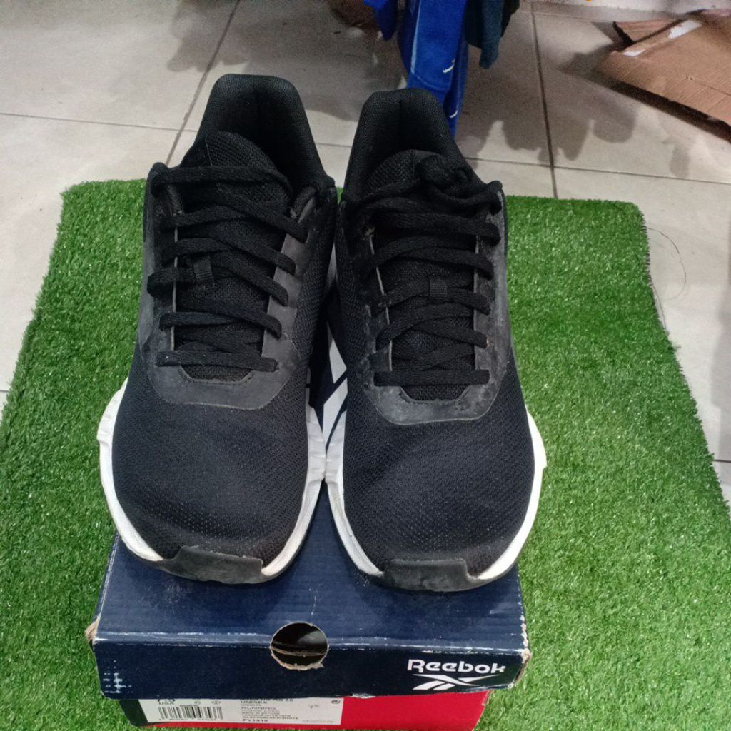 sepatu R FY1919