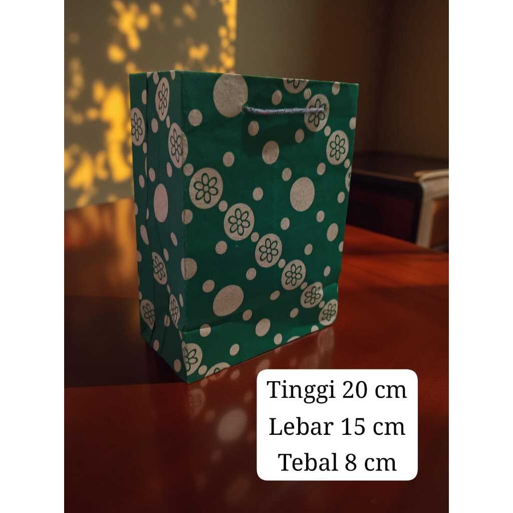 

ISI 12 PAPER BAG / TAS KERTAS / TAS SOUVENIR MOTIF 20 X 15 X 8 CM