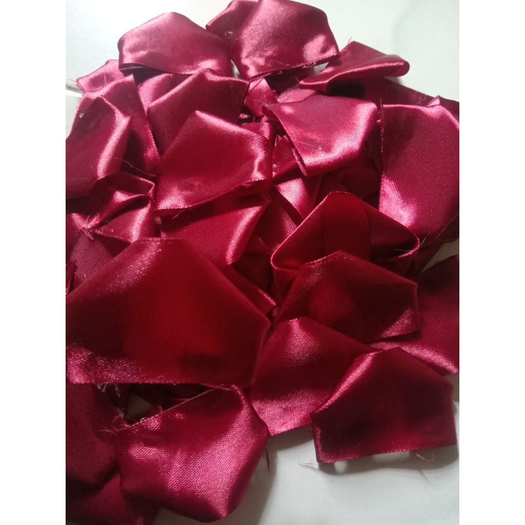 

Kelopak Bunga Mawar warna Maroon