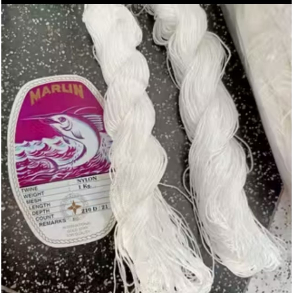 Benang nilon layangan putih