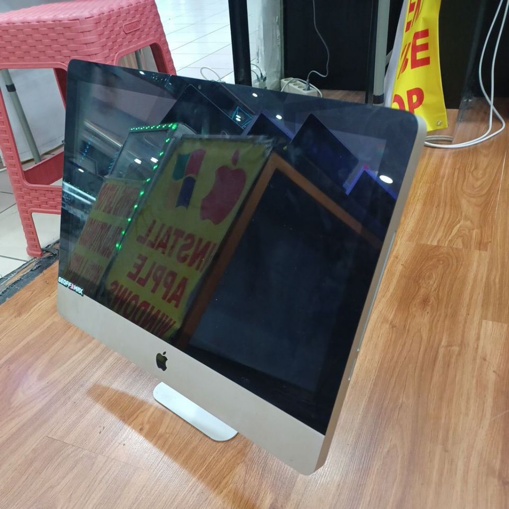 Apple imac A1311 2010 Ram 4gb penyimpanan hdd 1tb jual kondisi seperti ini LCD bagus mati total