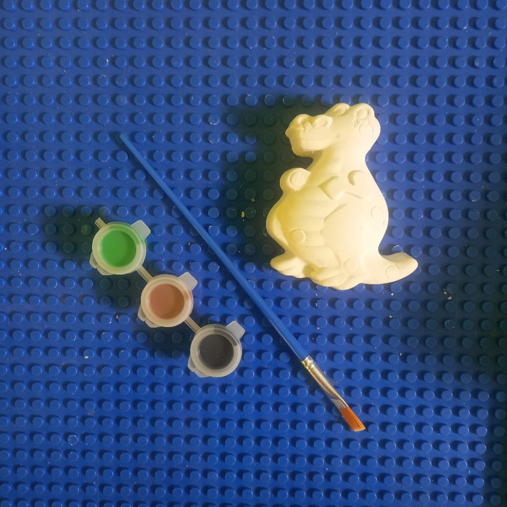 

Gypsun painting dinosaurus