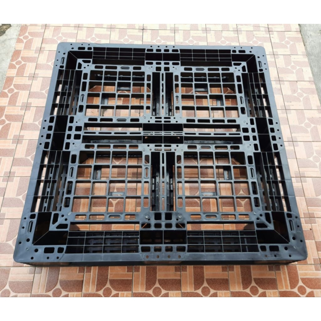 

palet plastik bekas 110x110x12 cm (kapasitas 1 ton)