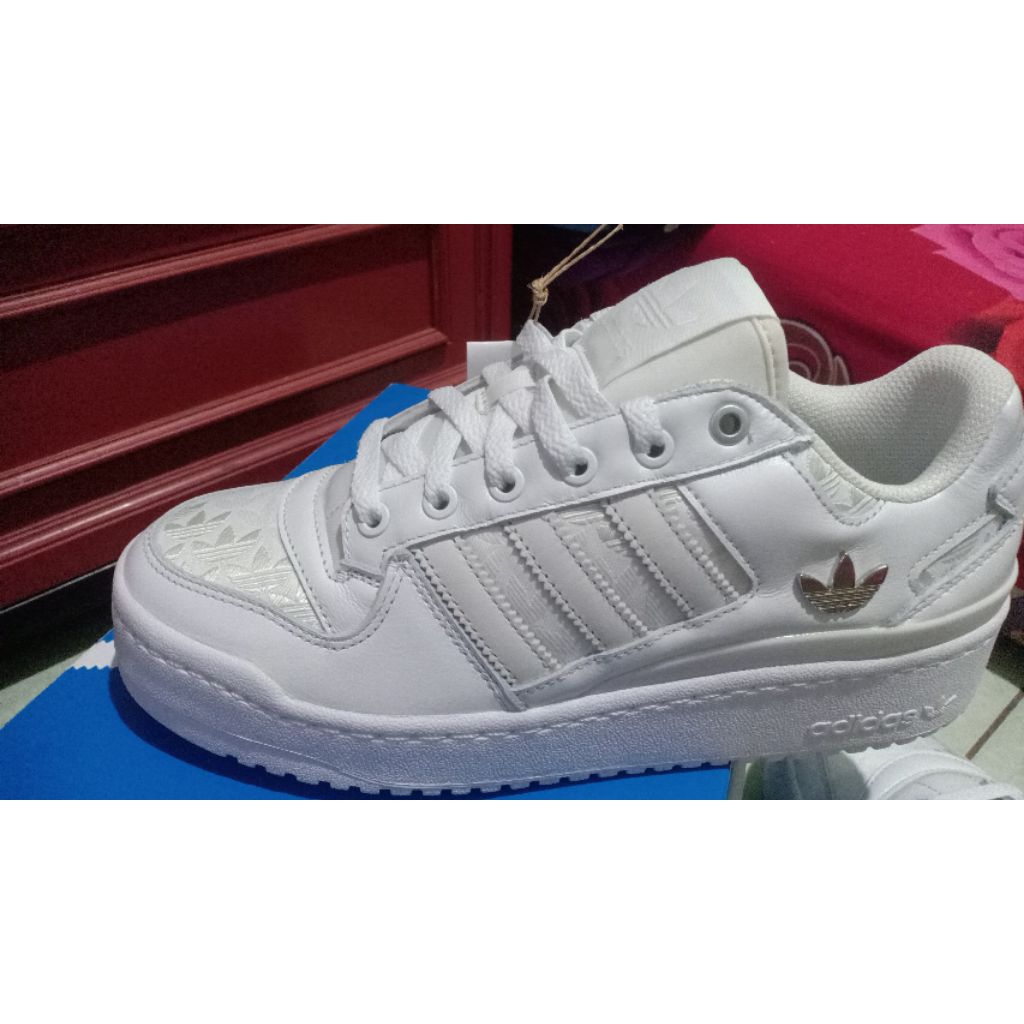 Sepatu Adidas Forum bold stripes W