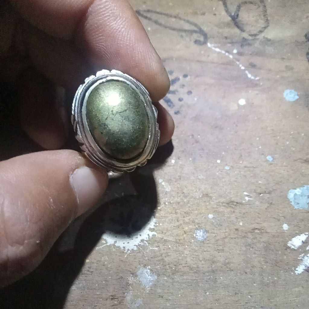 badar besi emas unik antik