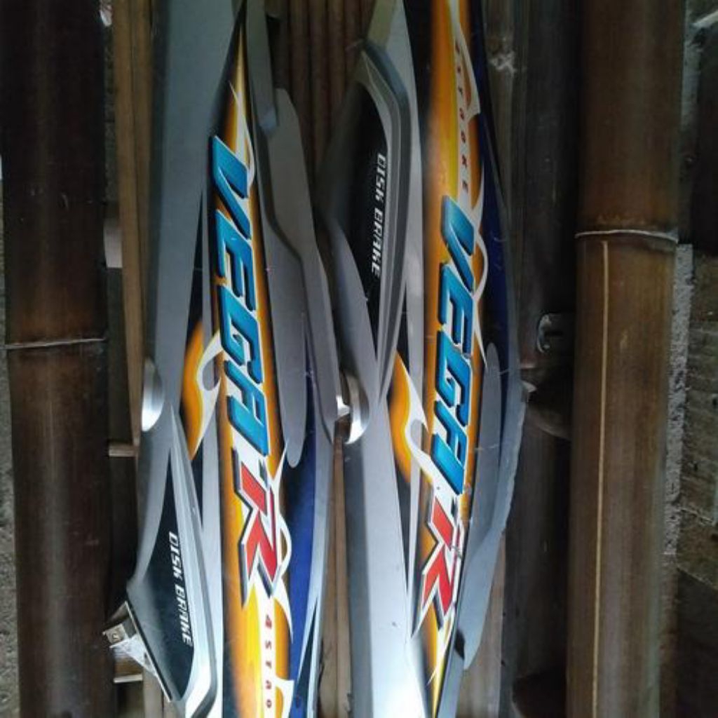 cover body belakang samping kanan kiri Yamaha vega r newMerah api tahun 2006-2008