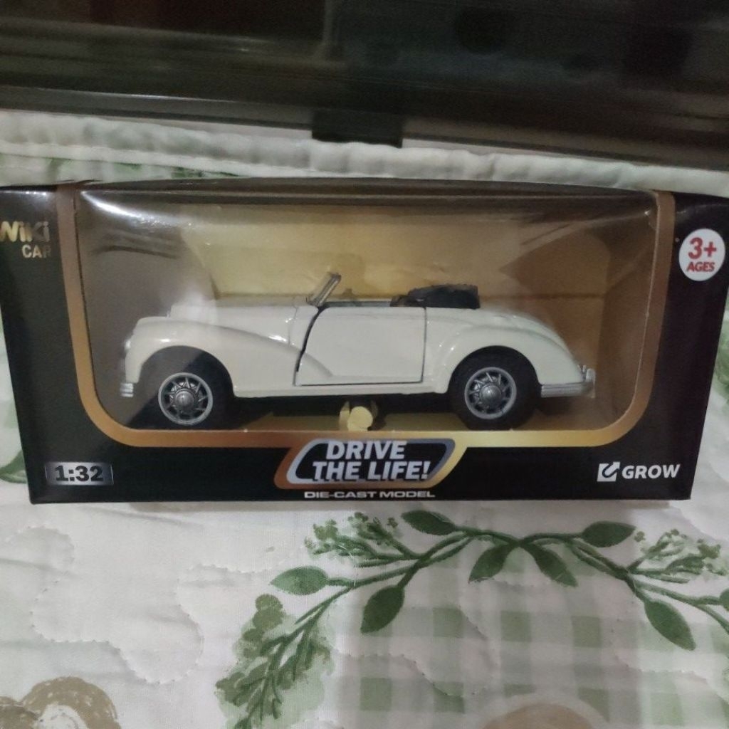 Mobil Diecast Mercy sport klasik