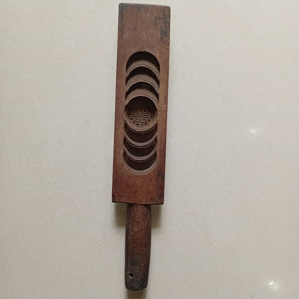 Cetakan Kue Kayu Bulan Vintage