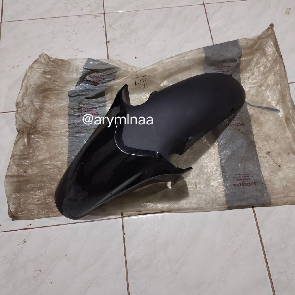 SPAKBOR SLEBOR DEPAN FRONTFENDER HONDA TIGER REVO HITAM 61100-KCJ-660FMB ORIGINAL AHM