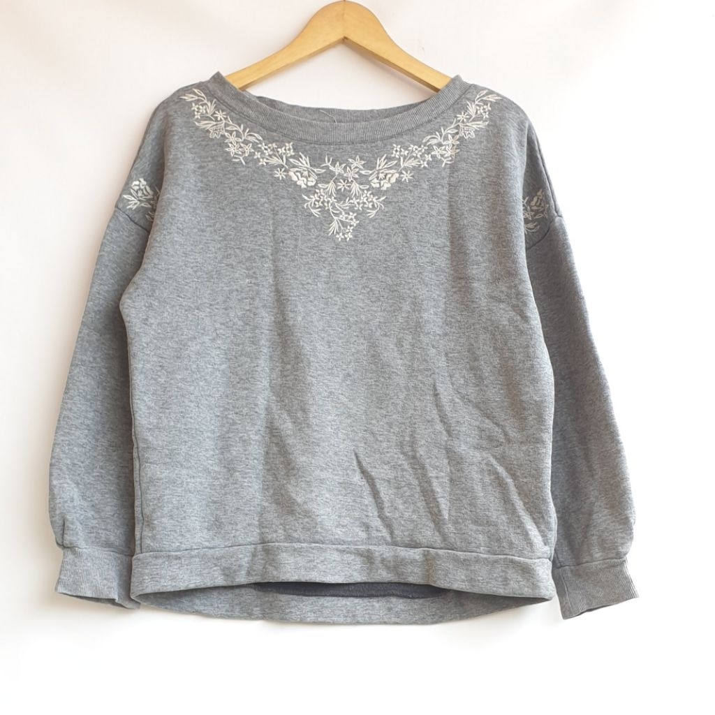 ♡ Sweatshirt Sweater Crowneck Wanita Abu - Abu Merek Studio CLIP Polos Bordir Over Size Bunga Putih 