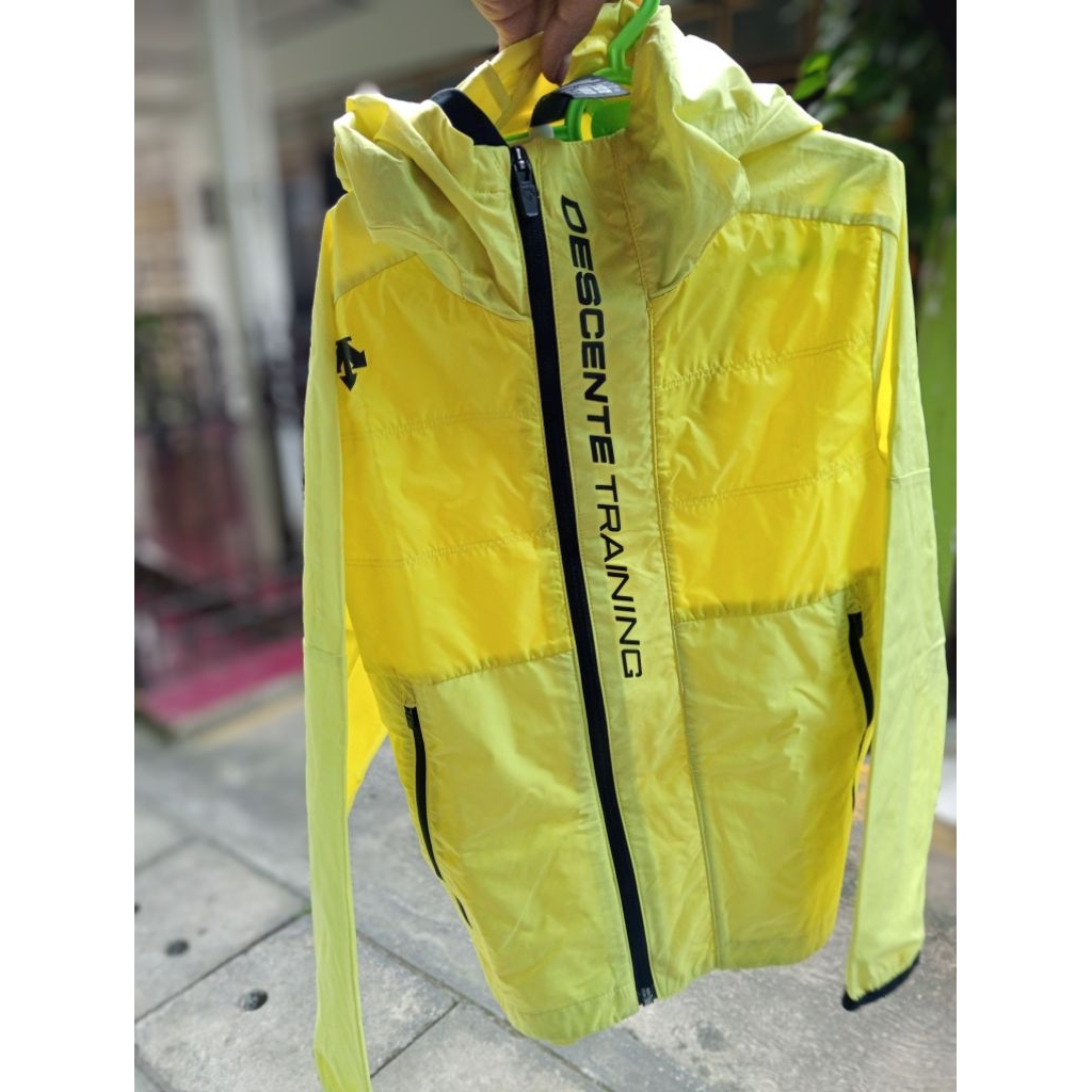 Jaket Zipper Hoodie Running Outdoor DESCENTE Anak Remaja original bekas second preloved