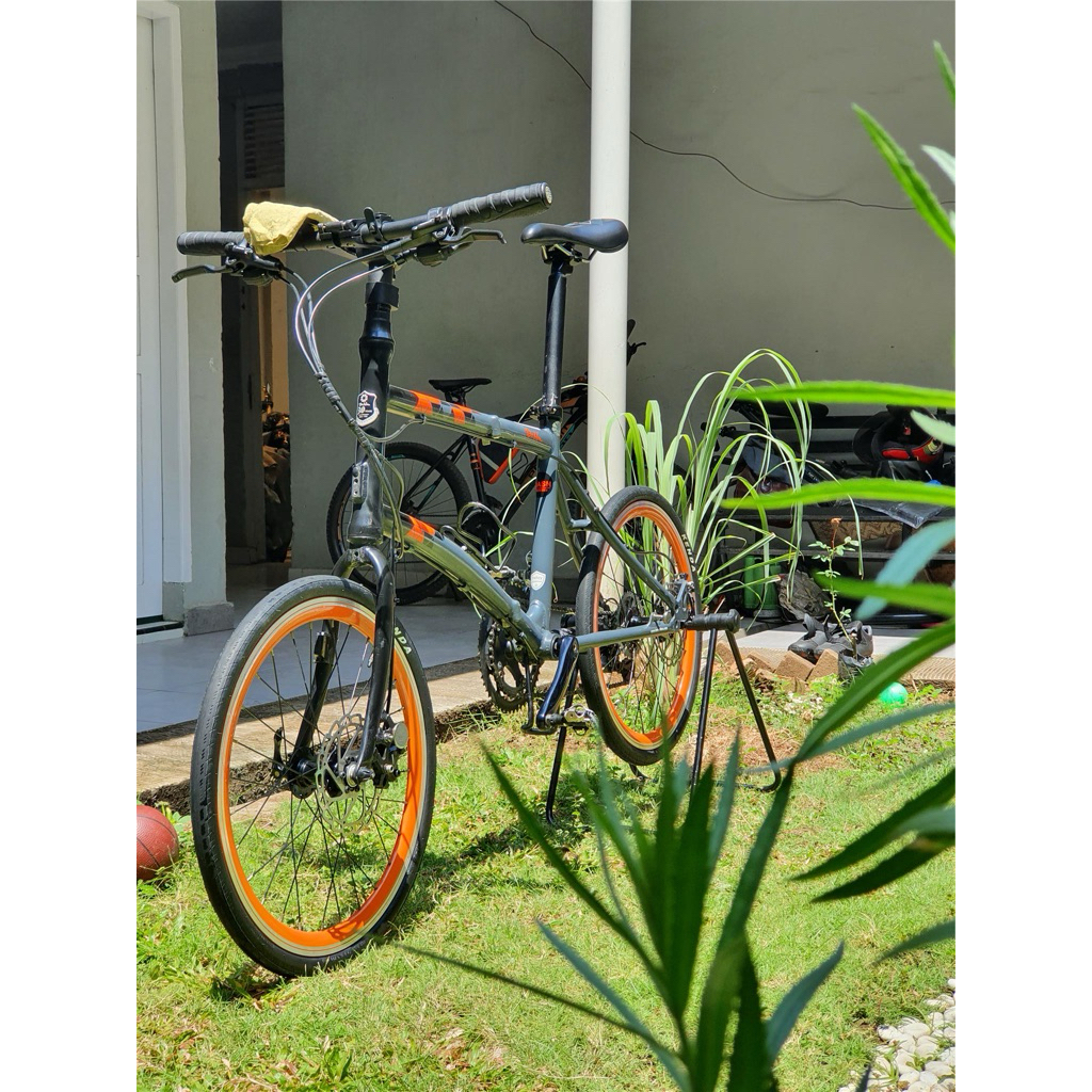 Sepeda dahon Dash - 30th anniversary