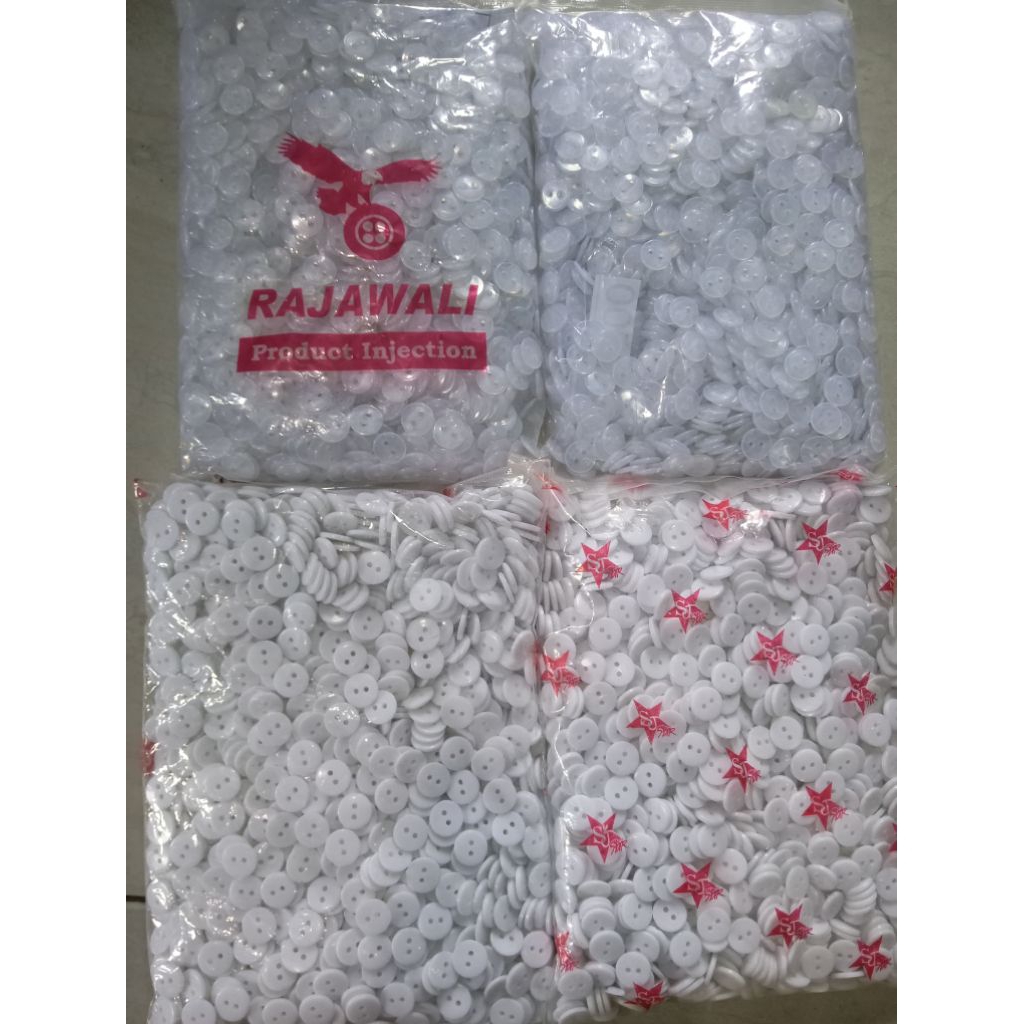 kancing putih bening dan kancing putih lubang 2 dan lubang 4