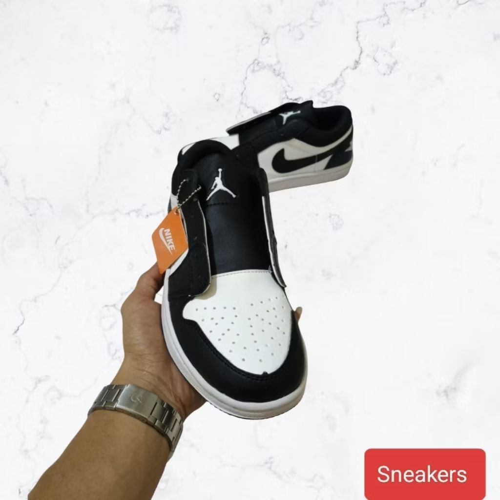 Sepatu AirJordan1 Low Basketball Sneakers Hitam Putih Sepatus Wanita Pria 100% ORI COD