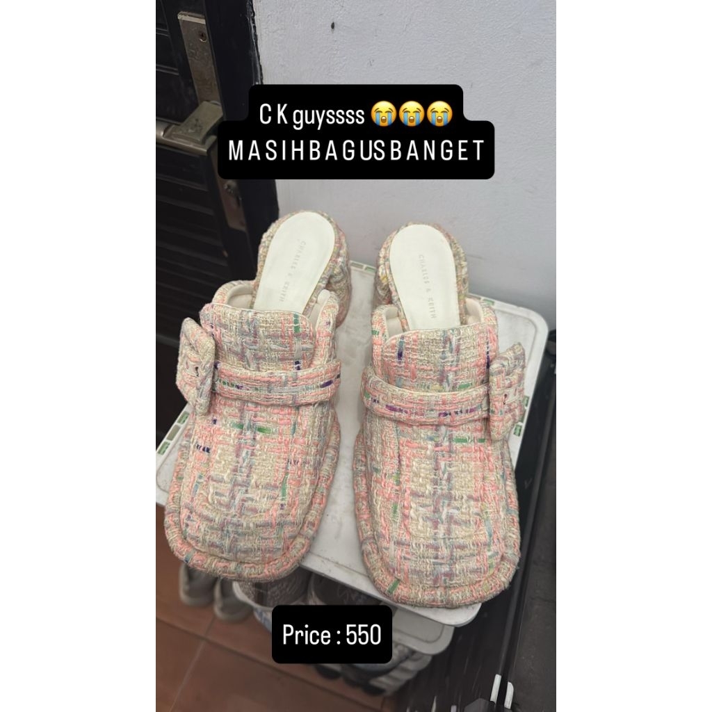 SEPATU CHARLES AND KEITH