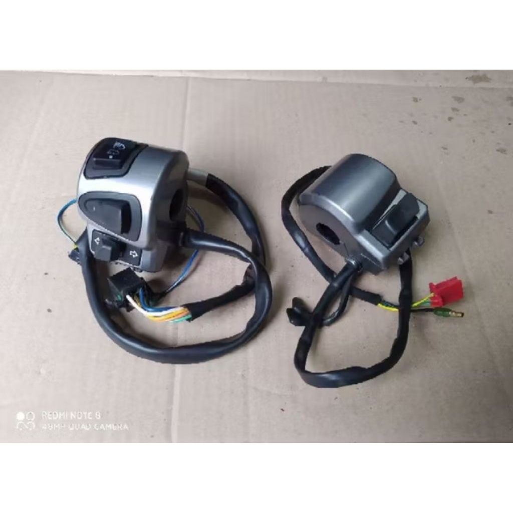 SAKLAR KANAN KIRI 1 SET HONDA SCOOPY FI 2013 / 2016 COPOTAN ORIGINAL