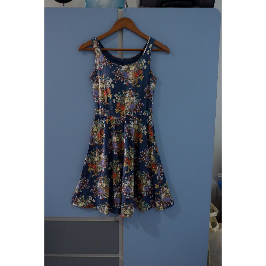 Dress Uniqlo Flowery dengan Cup Bra