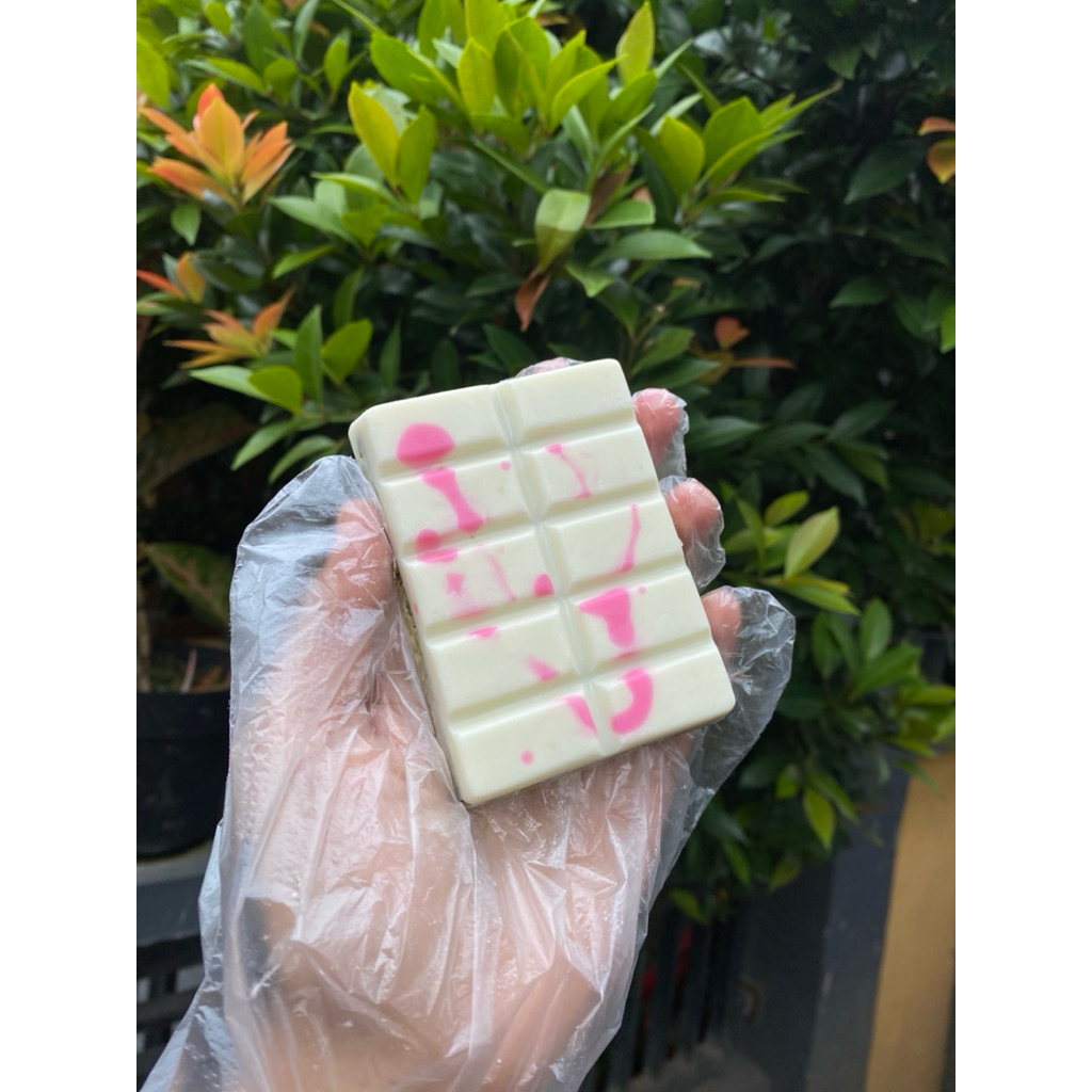 

COKLAT WHITE DUBAI ZIA CHOCO 33gr (NEW) kunafa homemade