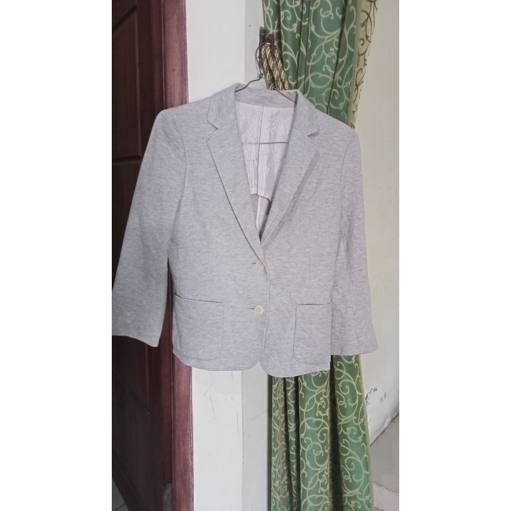 Preloved blazer lembut uniqlo/blazer uniqlo/preloved atasan uniqlo