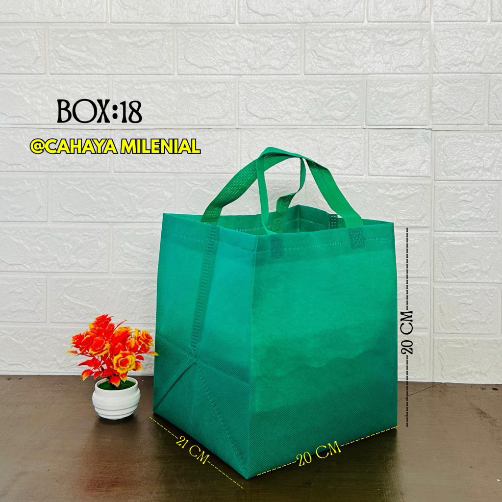 

Tas box pres// tas box 18// 1 lusin isi 12 pcs// tas hajatan// tas box pres spundbond