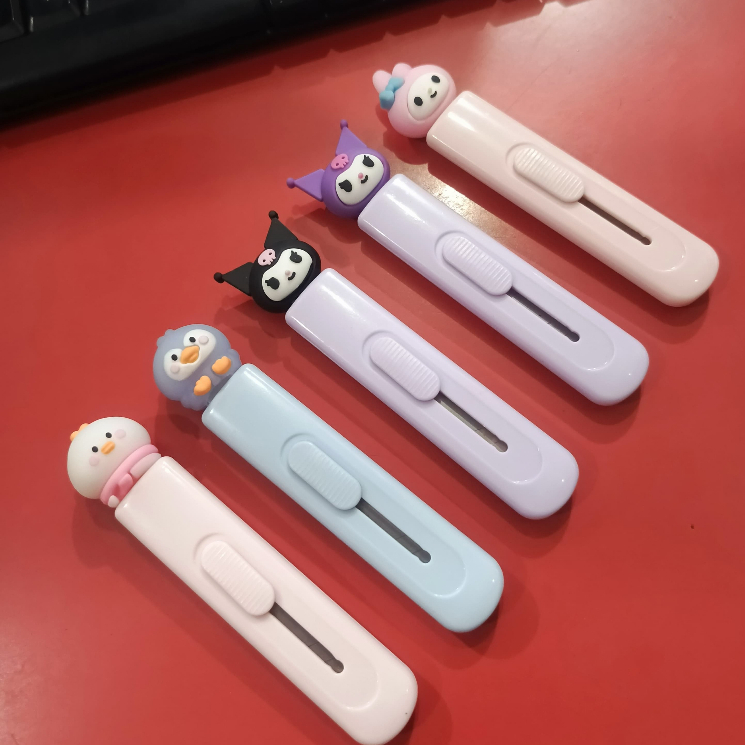 

CUTTER MINI KARAKTER | PISAU KARAKTER | PISAU CUTTER KUROMI