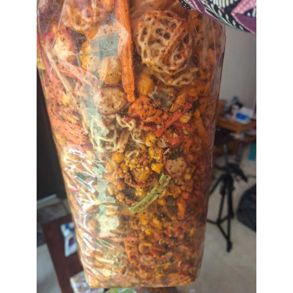 

KERUPUK SEBLAK MIX CAMPUR DAUN JERUK 100 GRAM PEDAS GURIH GARING RENYAH