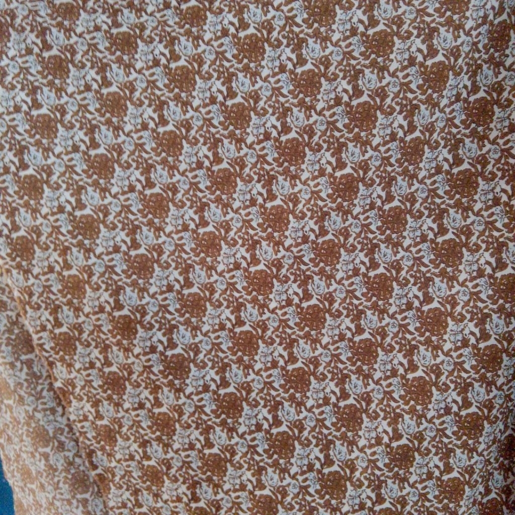 Kain Wolfis Motif Batik Floral Coklat – Bahan Adem, Jatuh, Cocok untuk Gamis & Blouse mt