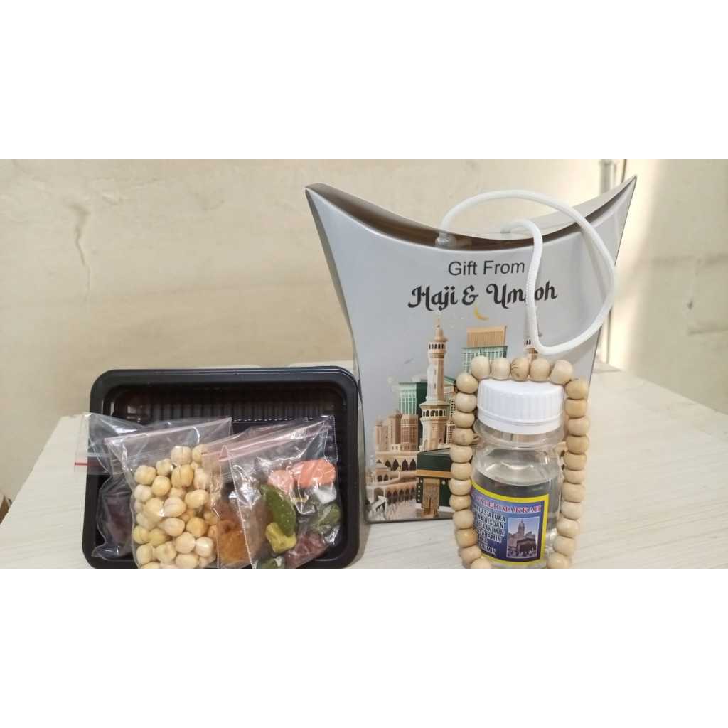 

oleh-oleh haji air zam-zam, kurma, kacang arab, kismis, dan tasbih dalam kemasa totebag Gift