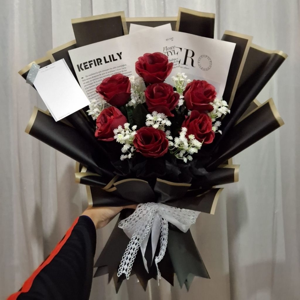 

Buket Artificial Buket Mawar Buket Wisuda Sempro Semhas