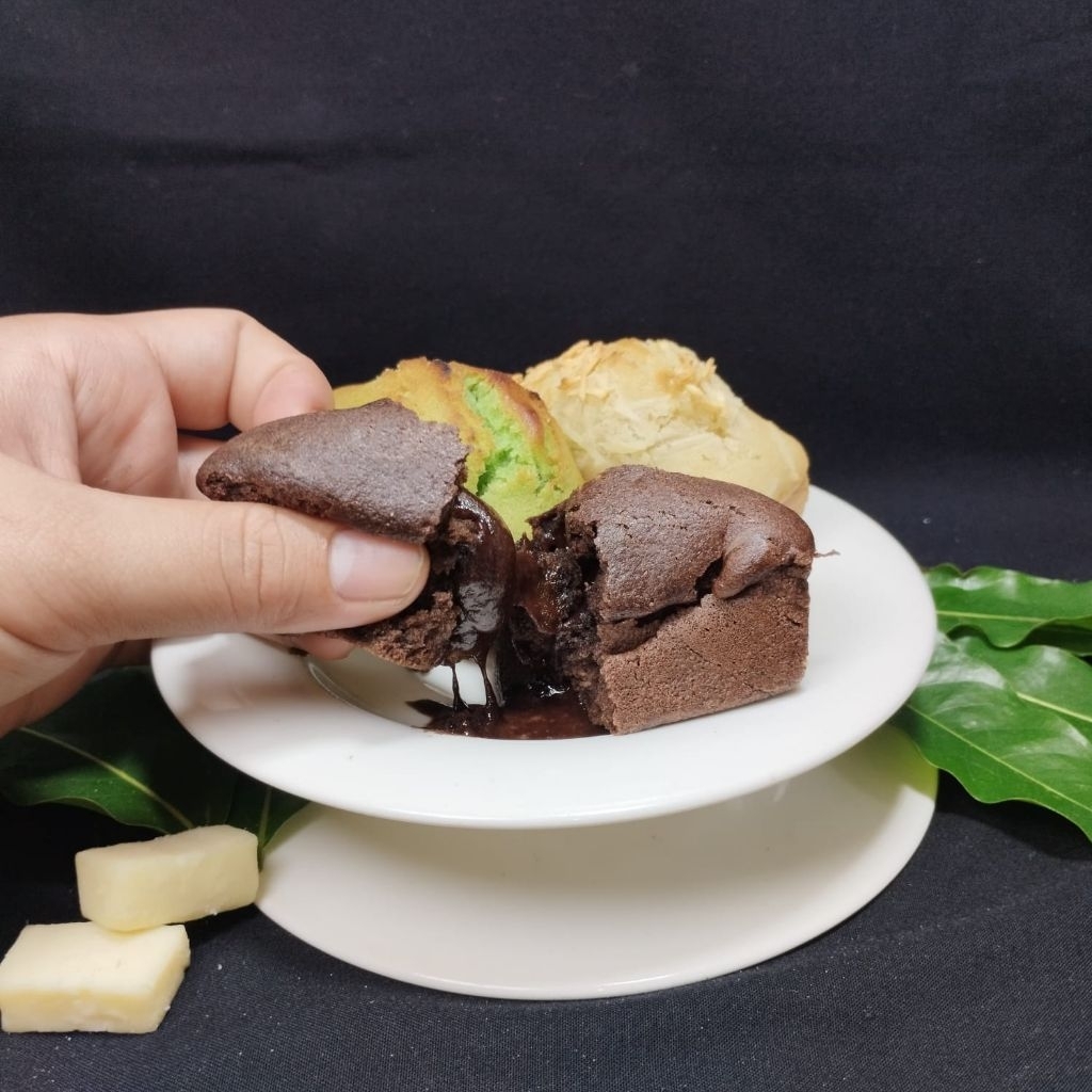 

Kue Balok Coklat Lumer - Isi 10 Lezat dan Lumer Rasa Klasik